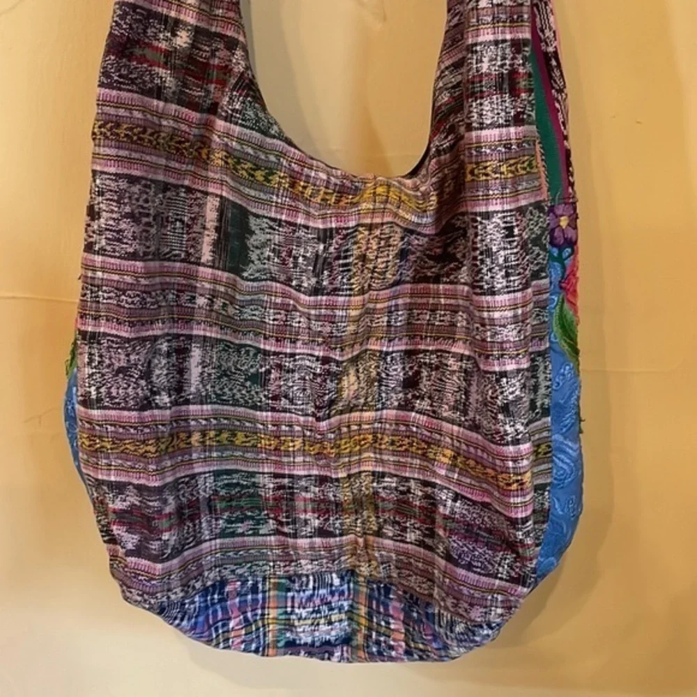 Multicolor Floral Guatemalan Artisan Handmade Crossbody With‎ Zipper